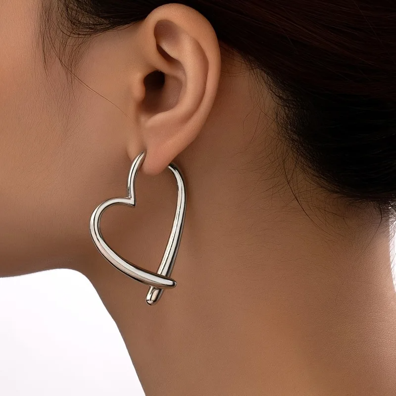 Amouré Heart Earrings