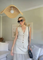 Women’s Sleeveless Knit Vest