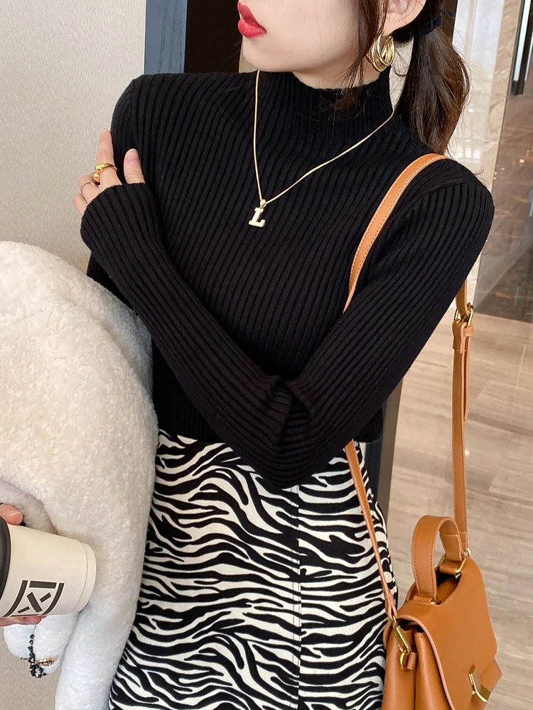 Elowyn Slim Turtleneck Sweater