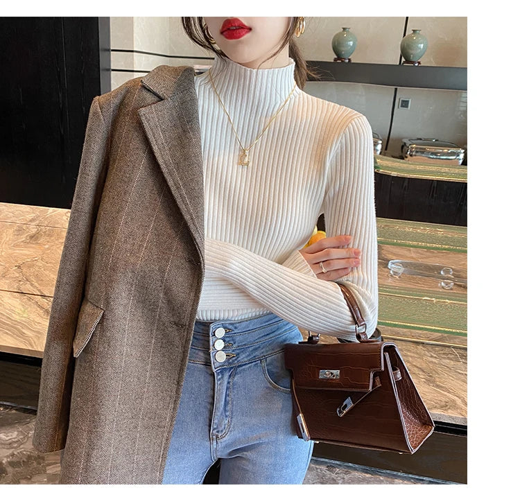 Elowyn Slim Turtleneck Sweater