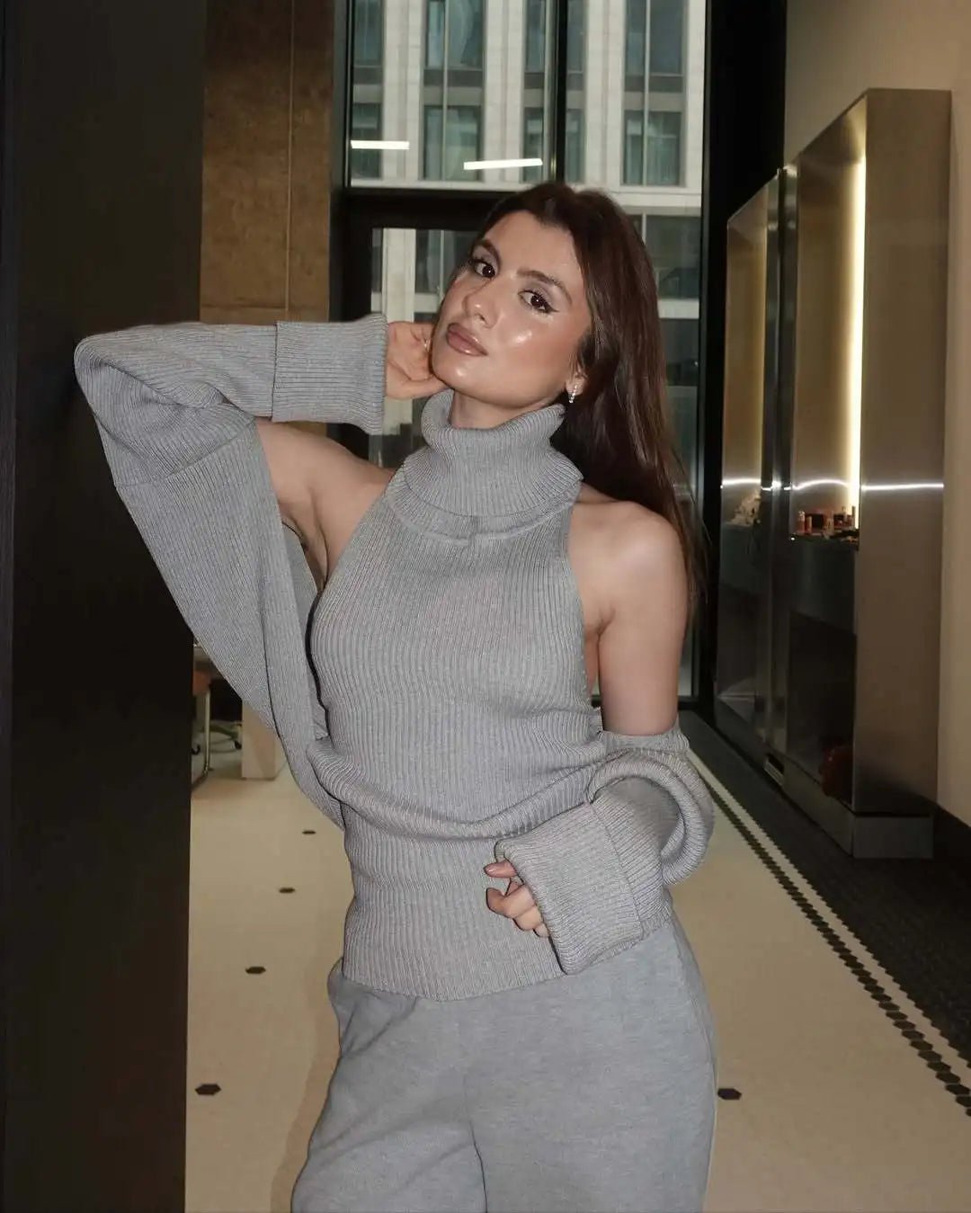 Women’s Backless Knit Turtleneck Vest