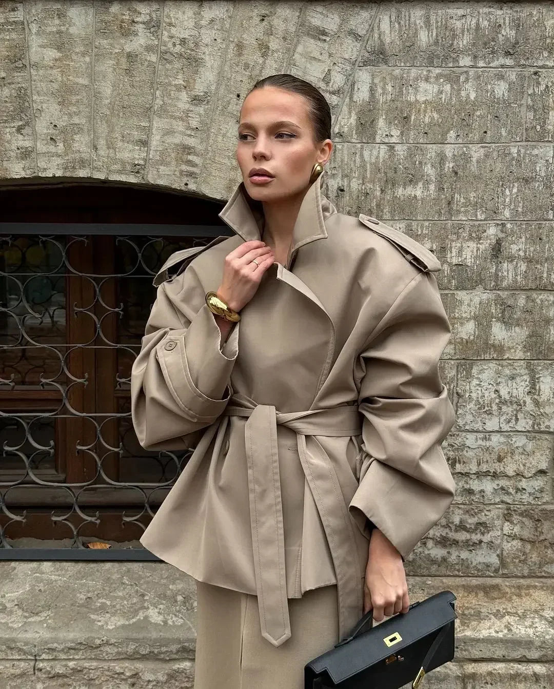 Women’s Lace-Up Short Windbreaker