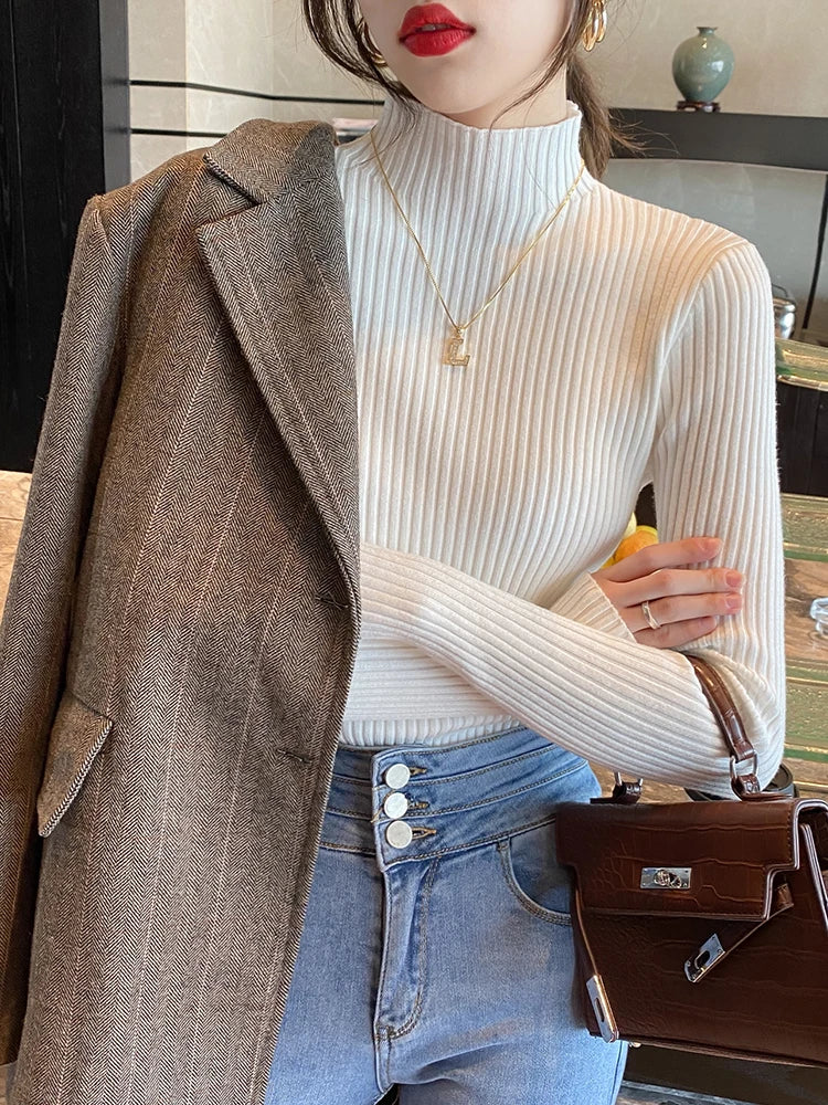 Elowyn Slim Turtleneck Sweater