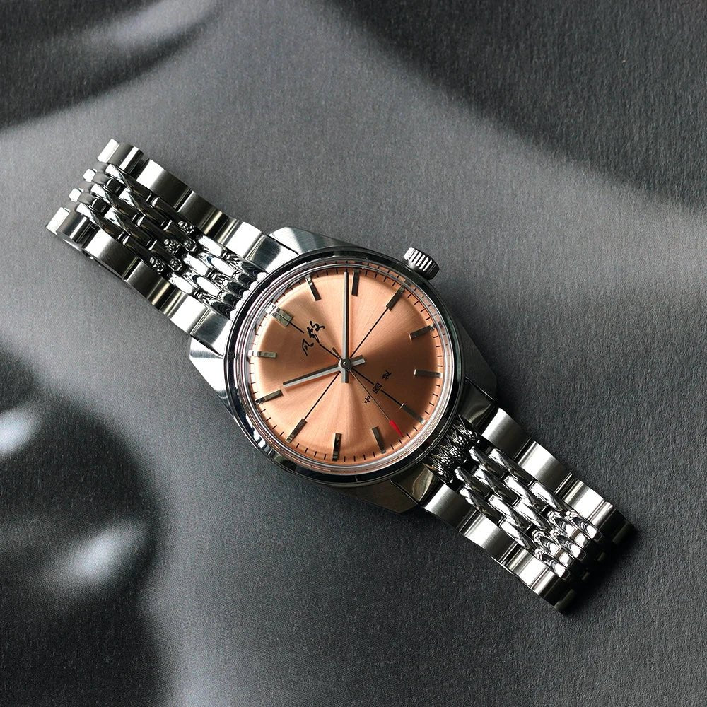 Vintage design watch