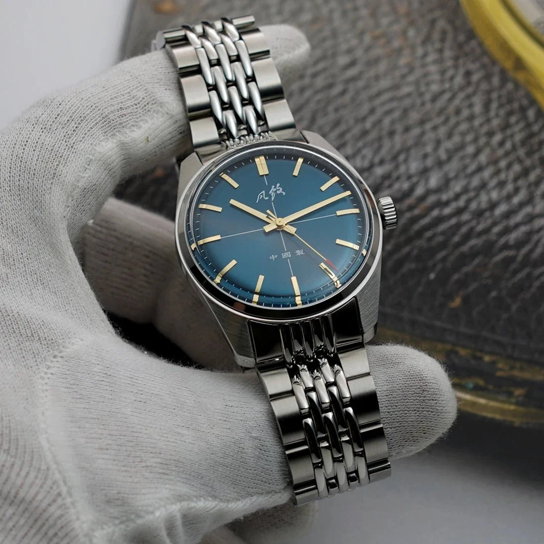 Vintage design watch